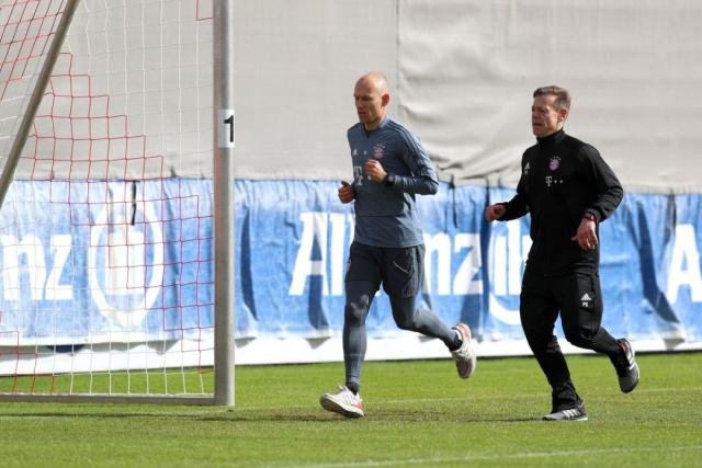 [国内足球]奥斯卡解围失误 泽卡外脚背撩射破门.