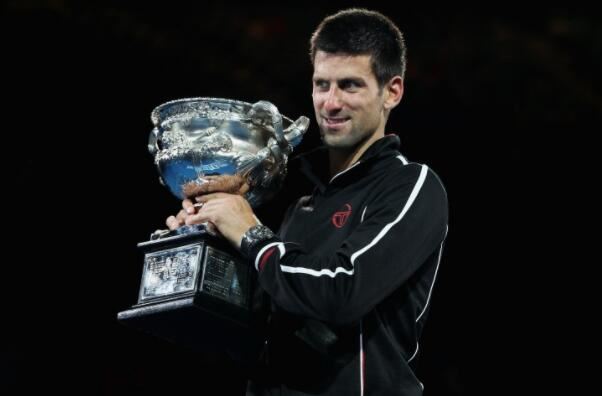 世体：约一千名黄潜球迷远征伯纳乌，创下俱乐部历史最高纪录